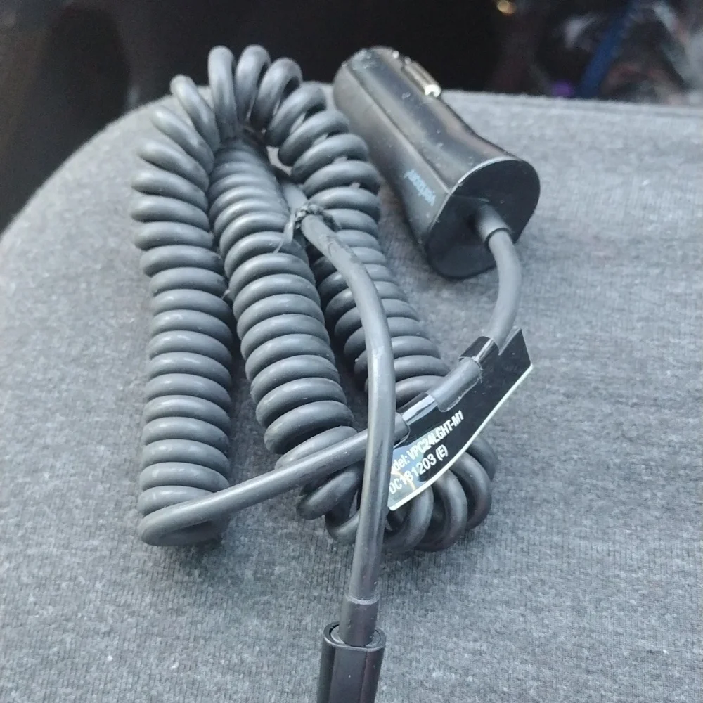 🌹 New Verizon car charger